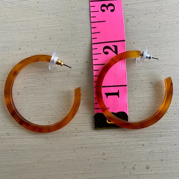 Faux Tortoise Shell Hoop Earrings - Picture 5 of 5